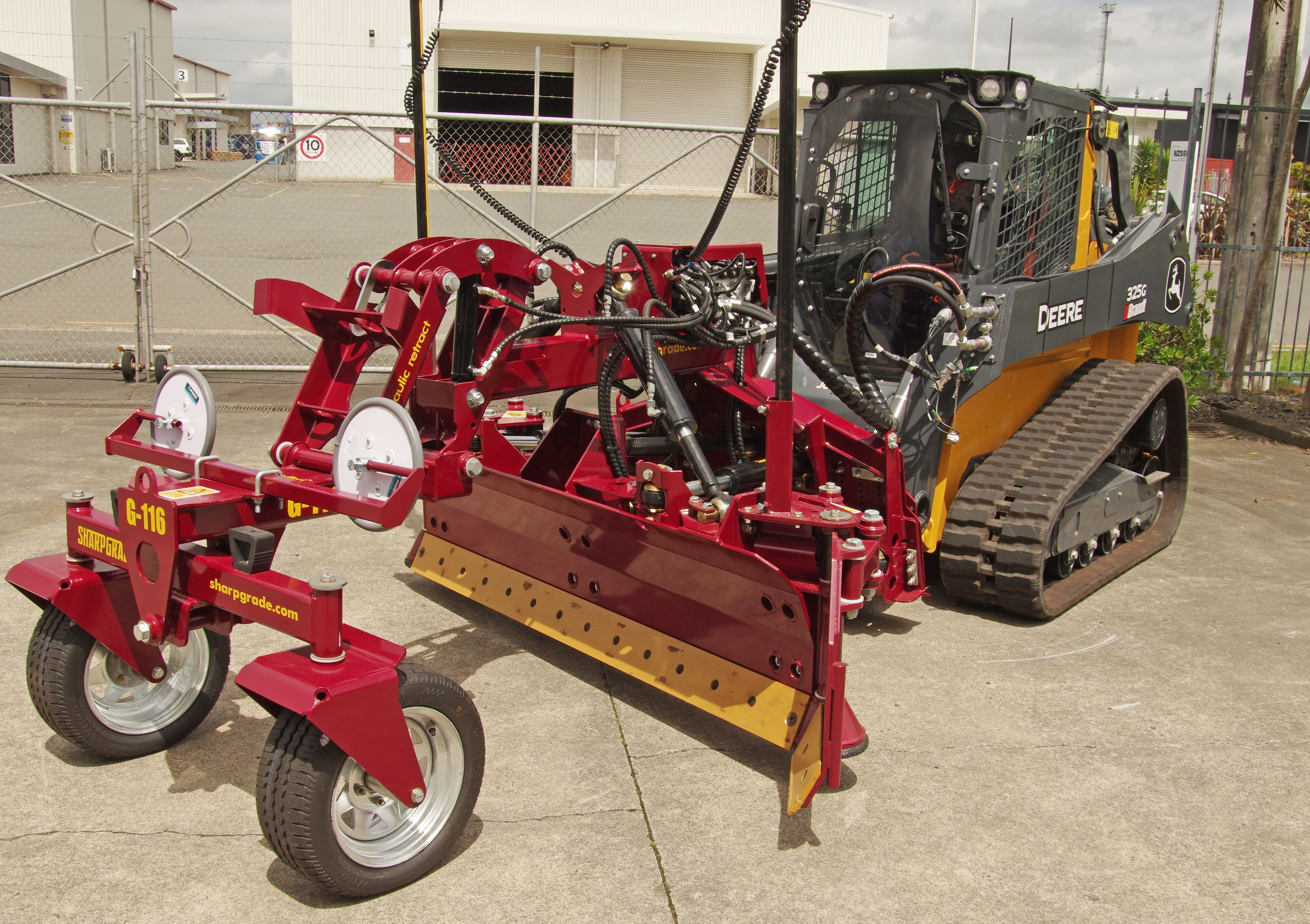 The front wheel assembly on the SharpGrade G116 can be raised and lowered hydraulically from the cab.