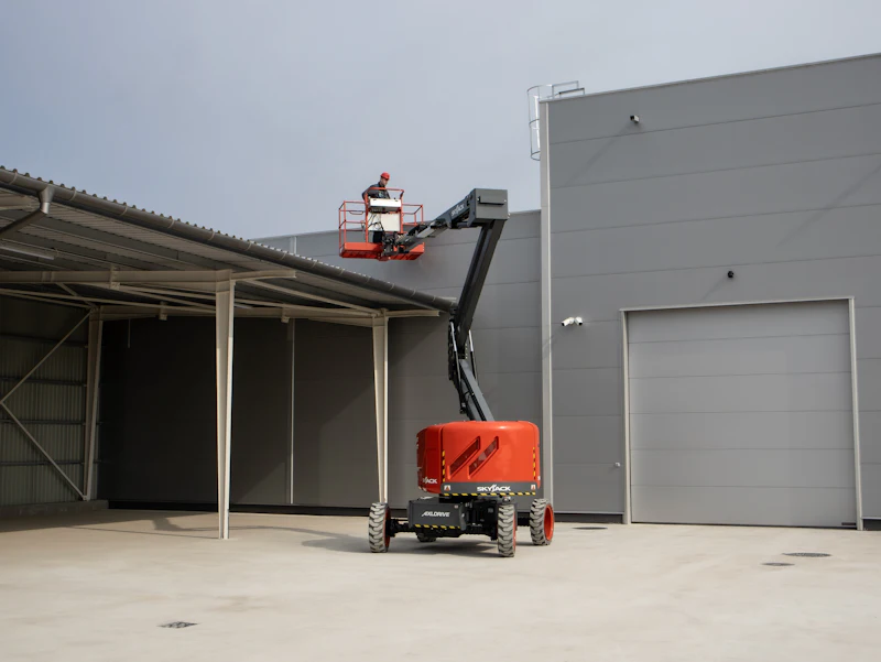 Skyjack Reveals All-Electric and Hybrid Articulated Boom Lifts ...
