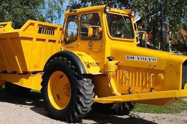 BM-Volvo's DR 631, which got the nickname Gravel Charlie, was produced from 1966 to 1967. It is credited with ushering in a new equipment category, the articulated dump truck.