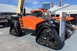 The JLG 1043T quad-track telehandler is designed for challenging off-road conditions, like loose ground, mud and steep slopes.