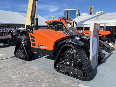 The JLG 1043T quad-track telehandler is designed for challenging off-road conditions, like loose ground, mud and steep slopes.