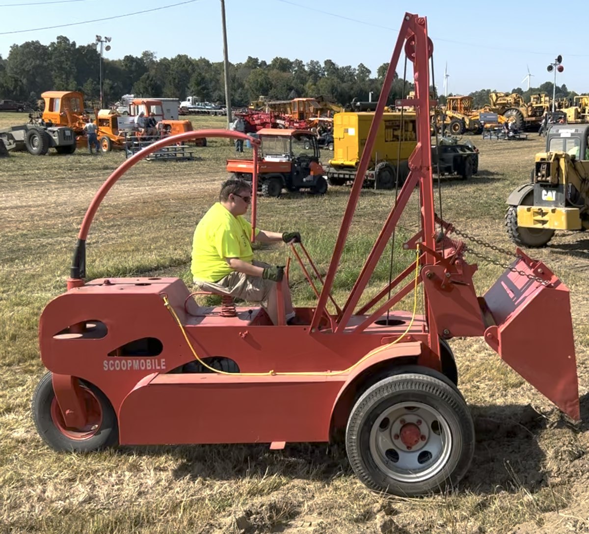 “The Scoopmobile!” — Dr. Seuss-Like Wheel Loader an Odd, Rare Sight (Video)