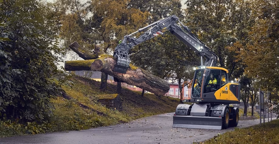 The new Volvo EWR150 wheeled excavator gets a 10% boost in horsepower over its predecessor, the EWR150E.