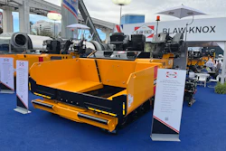 The Blaw-Knox PF-5110C paver comes standard with the Ultimat 360 screed.