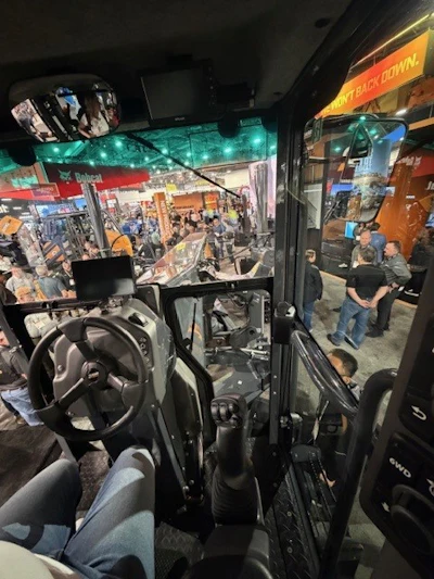 The GR935 features responsive electro-hydraulic controls.