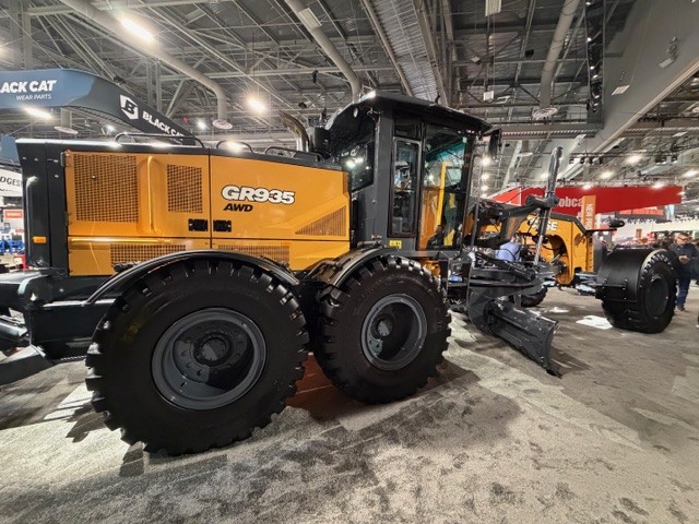 Case Stuns with New GR Series Motor Graders with Over 200 HP at ConExpo ...