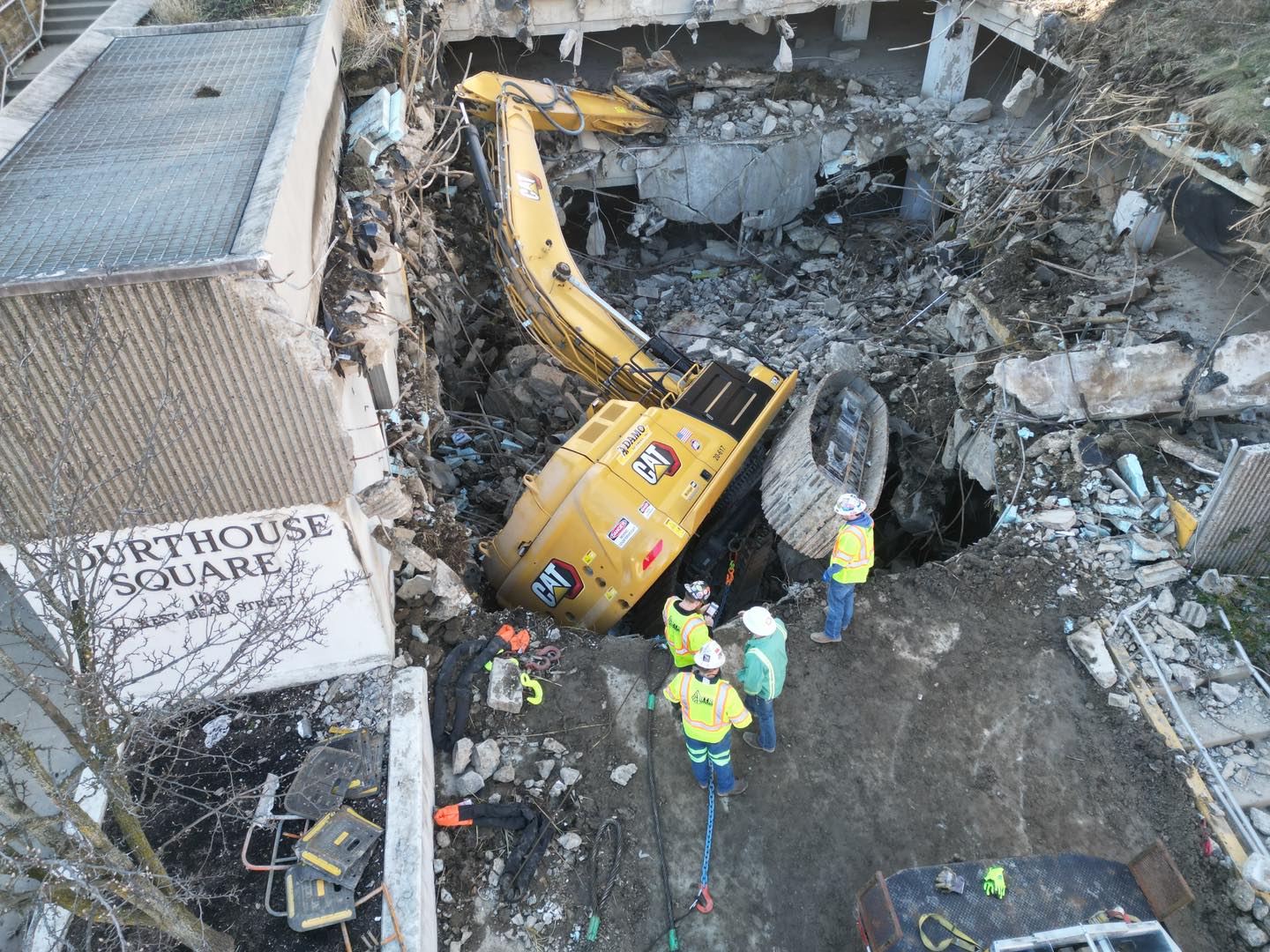 “World’s Largest Rolling Rotator” Helps Rescue Toppled Big Cat Excavator