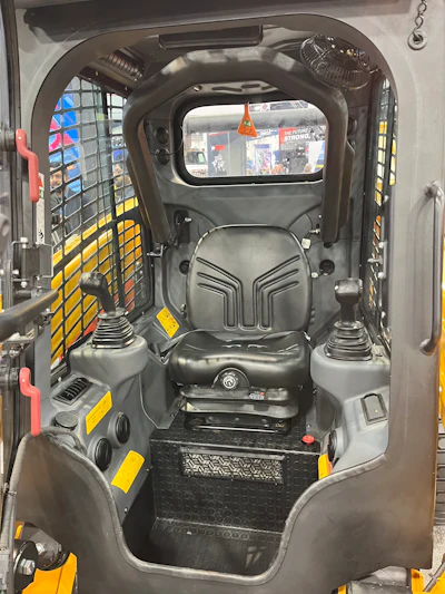 Bull India Av740 Interior