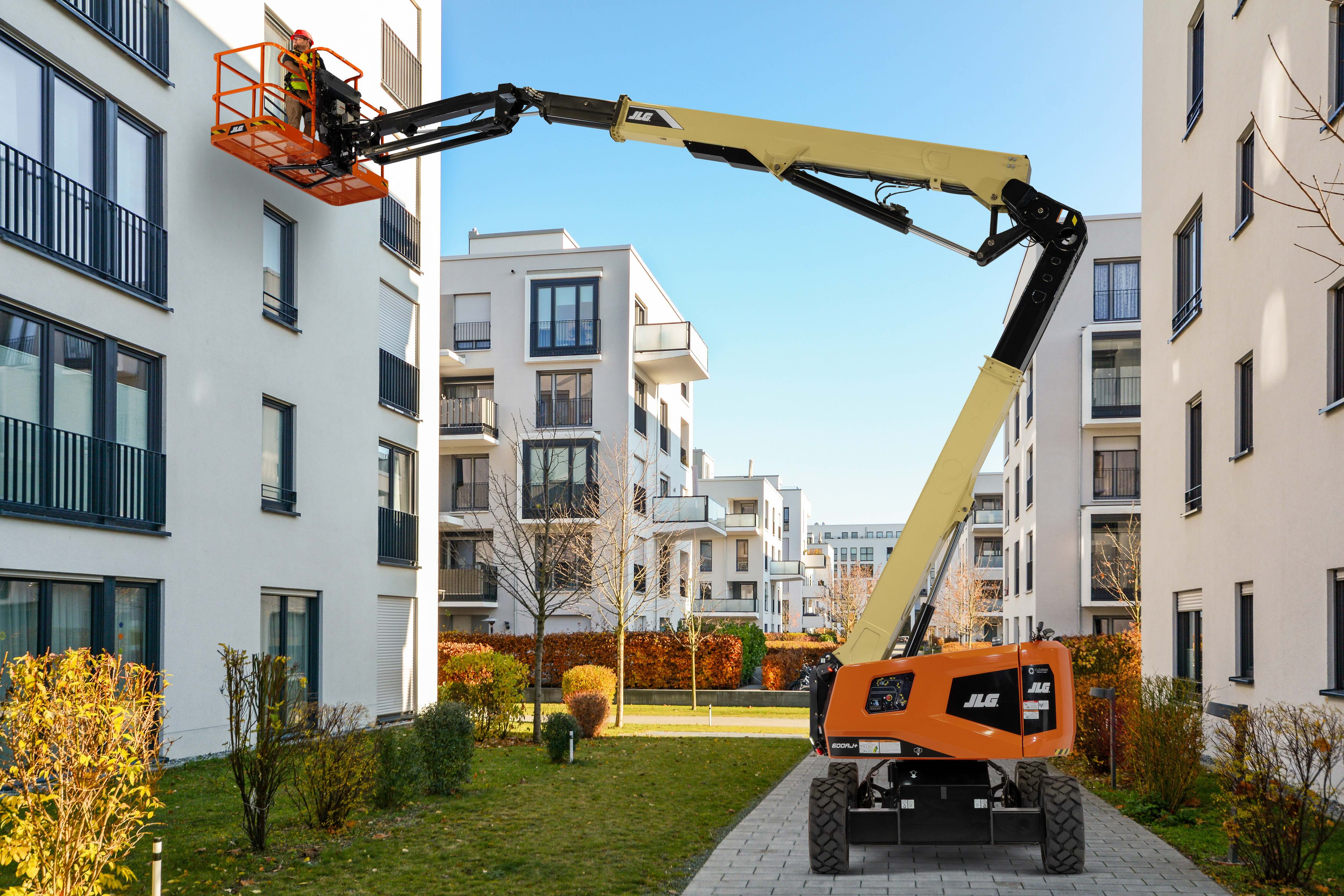 JLG Reveals Next-Gen 60-Foot Articulated Boom Lift, the 600AJ+