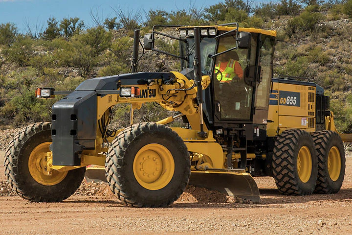 Motor Grader Buyer's Guide 2026 | Equipment World