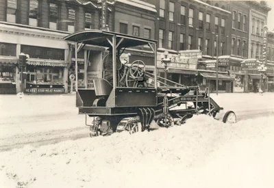 In 1926, Russell released its first Motor Patrol with a Caterpillar track-type tractor.