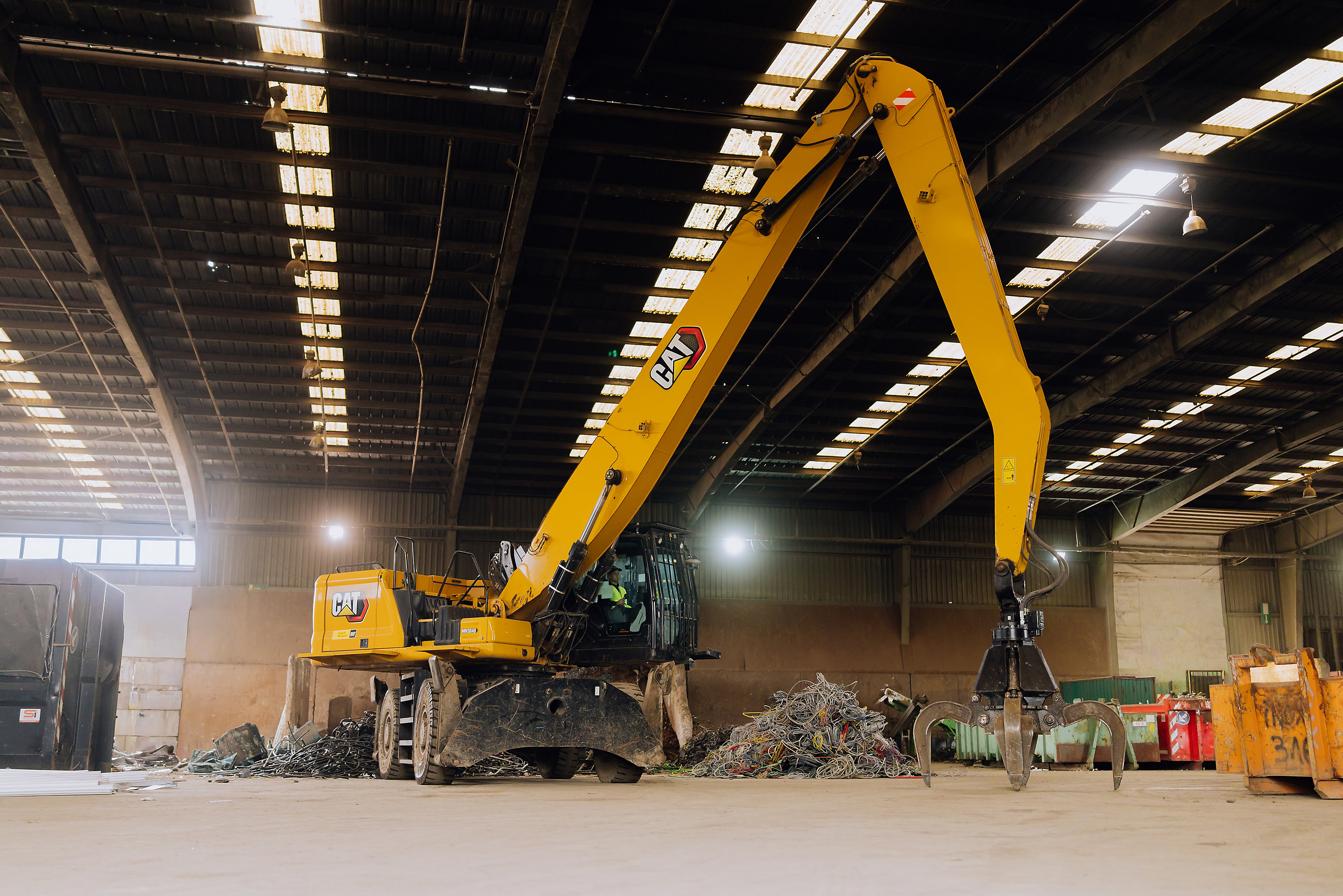 Caterpillar Intros New Grapples and Buckets for Excavators and Material Handlers