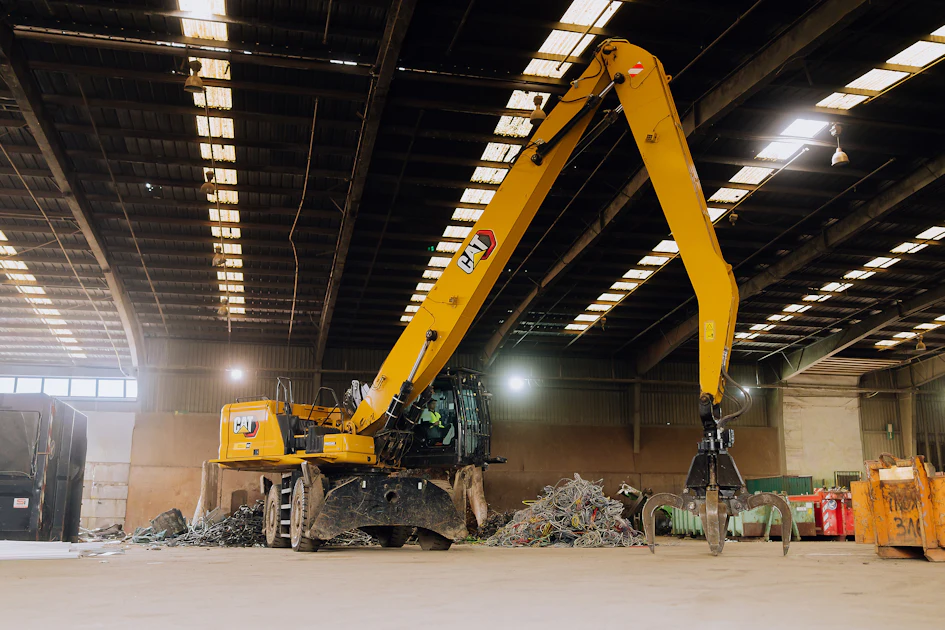 Caterpillar Intros New Grapples and Buckets for Excavators and Material Handlers