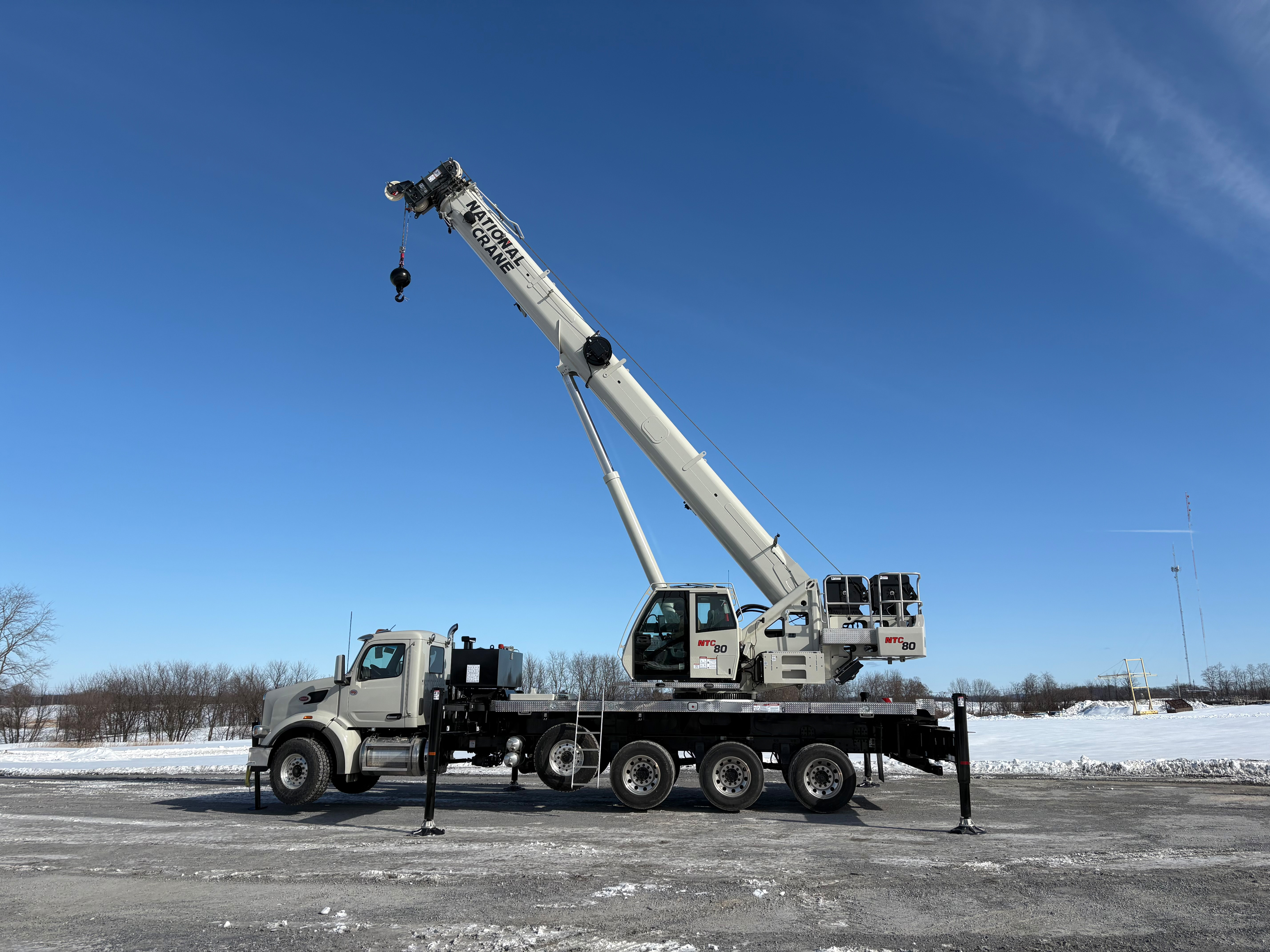 The National Crane NTC80&rsquo;s electric pinning helps speed up stow and deployment.