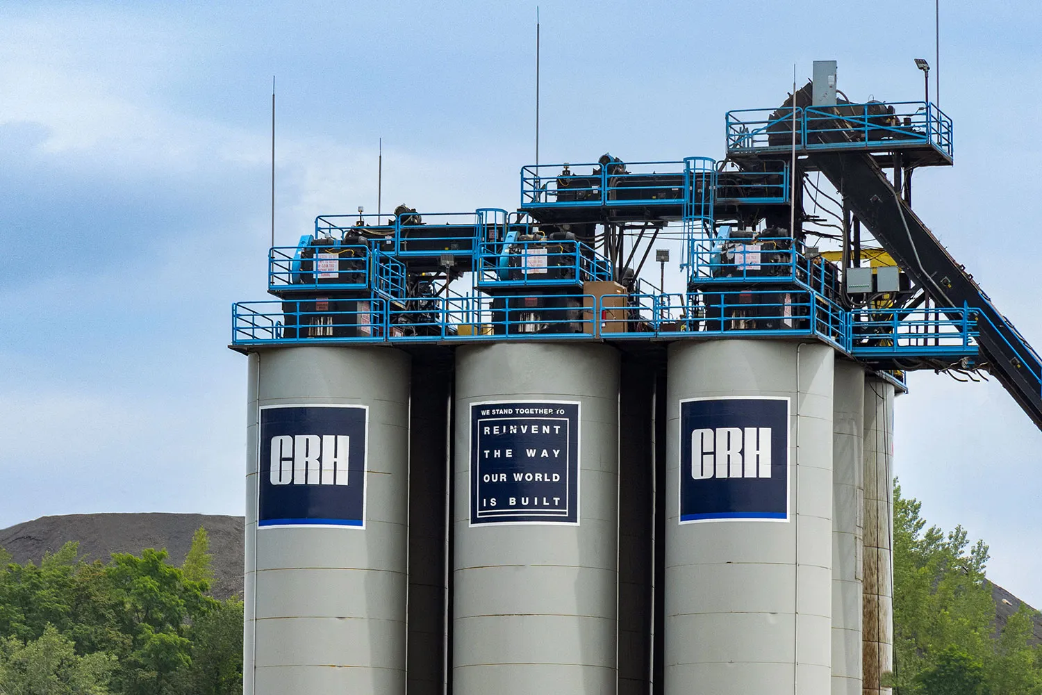 CRH will acquire both Arcosa's construction and engineered structures divisions.