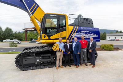Pictured left to right are: David Griffin Jr., President, D. H. Griffin Wrecking Co.; Hiroyuki Ogawa, Chairman of the Board, Komatsu Ltd.; Rod Bull, CEO, Komatsu North America (KNA); Steve Olson, GM, Komatsu Chattanooga Manufacturing Operation; and Walt Nichols, Vice President, KNA Manufacturing and Parts Distribution.