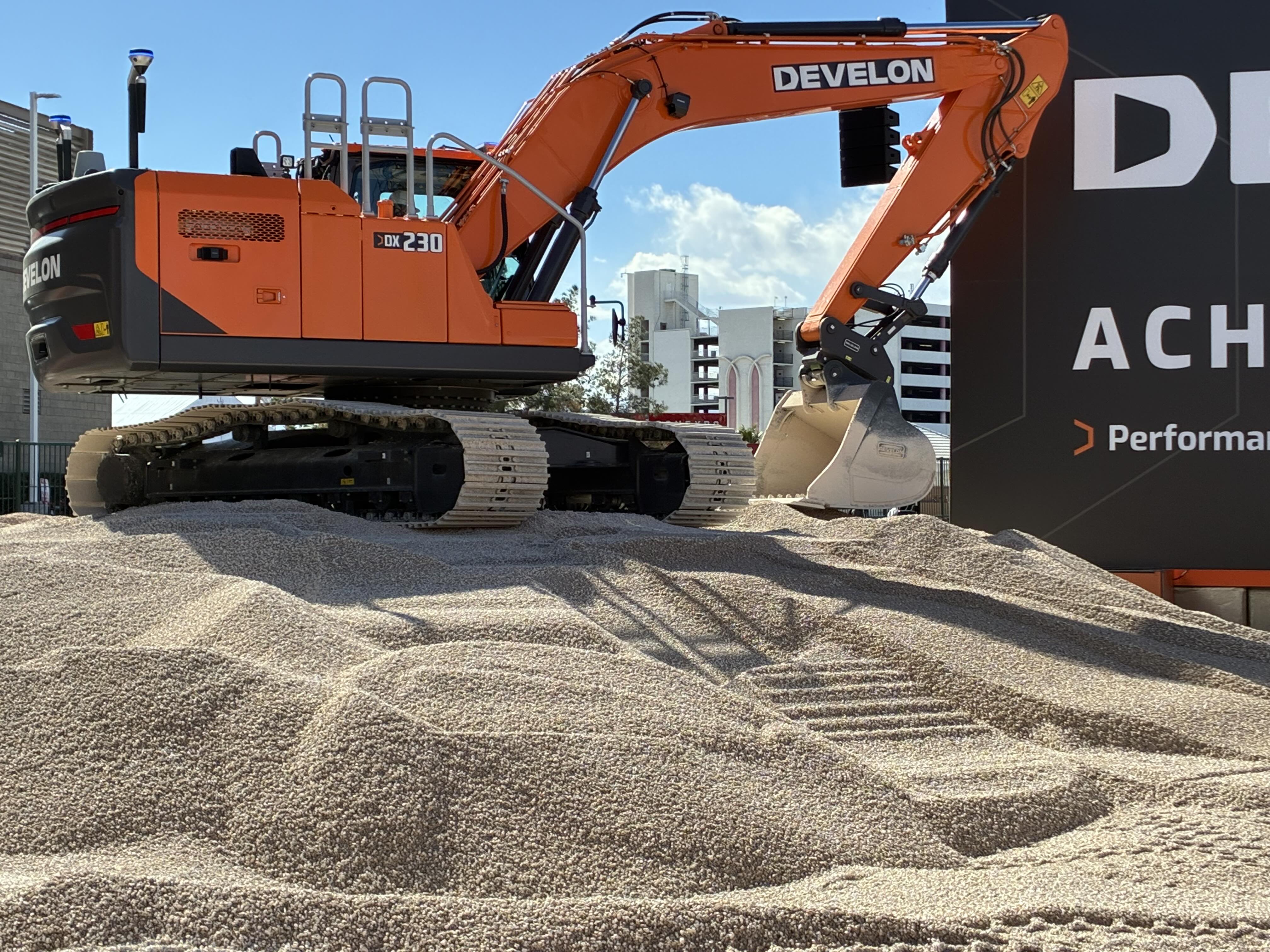Develon Dx230 Excavator