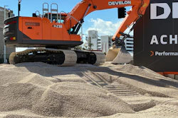 Develon Dx230 Excavator