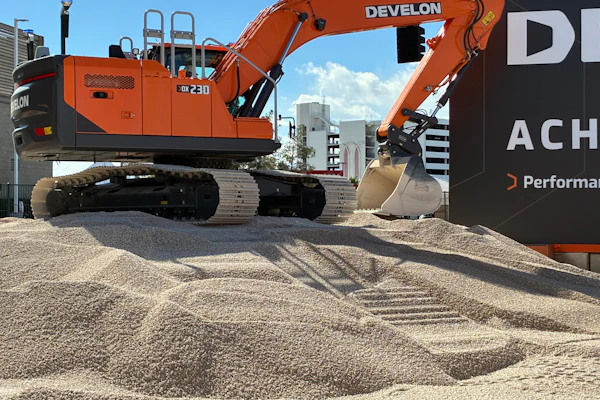 Develon Dx230 Excavator