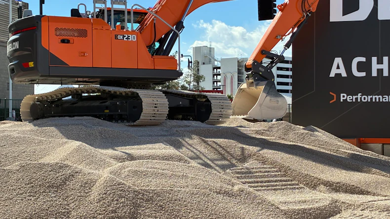 Develon Dx230 Excavator