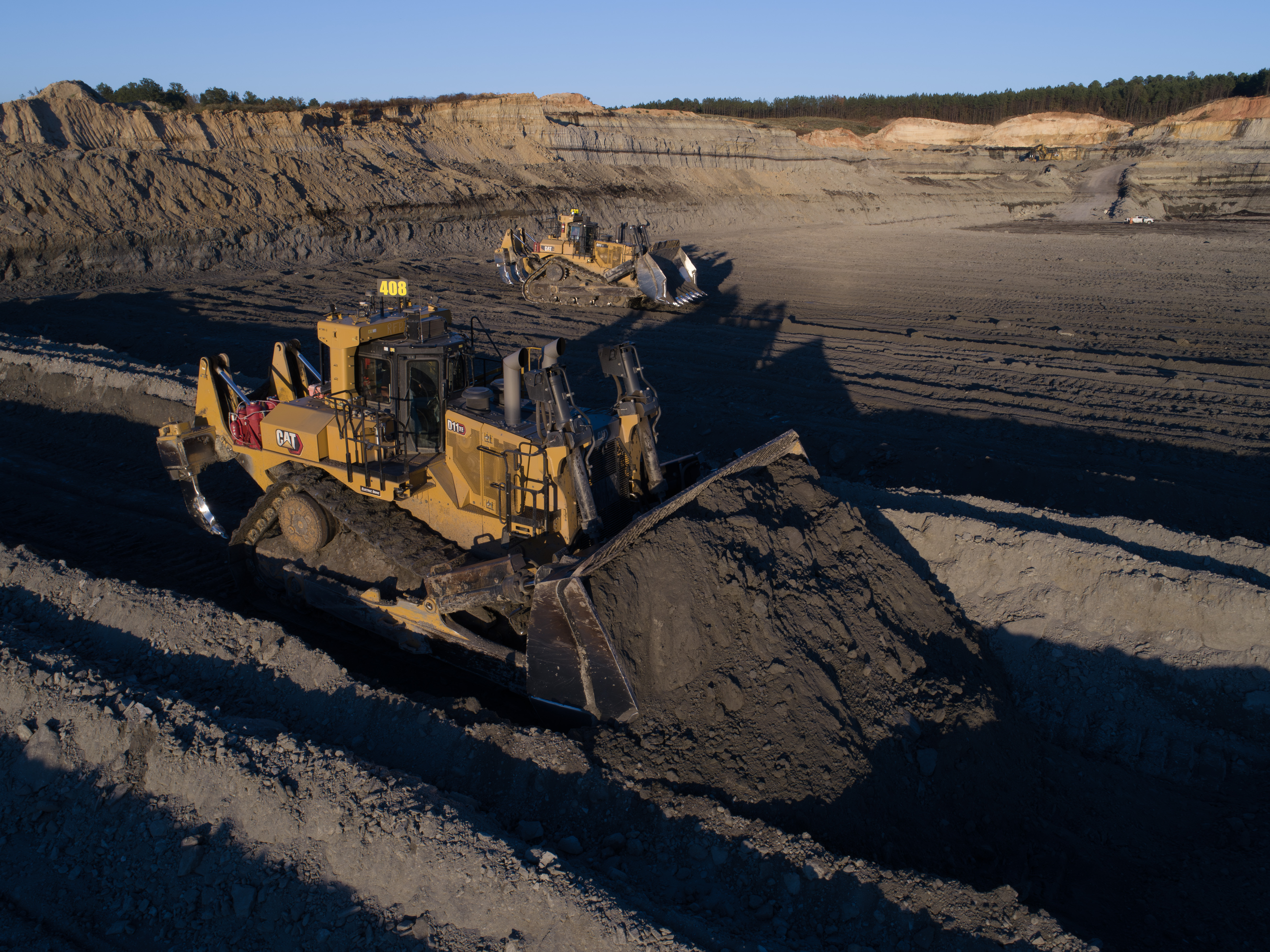 Caterpillar's New Largest Bulldozer: The Electric-Drive D11 XE ...