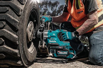 The GWT09 impact wrench, seen here, is the short-anvil variant of the existing GWT10 model.